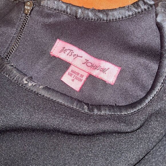 Betsey Johnson Black Cap Sleeve Sheath Dress Size 4 - Picture 10 of 10